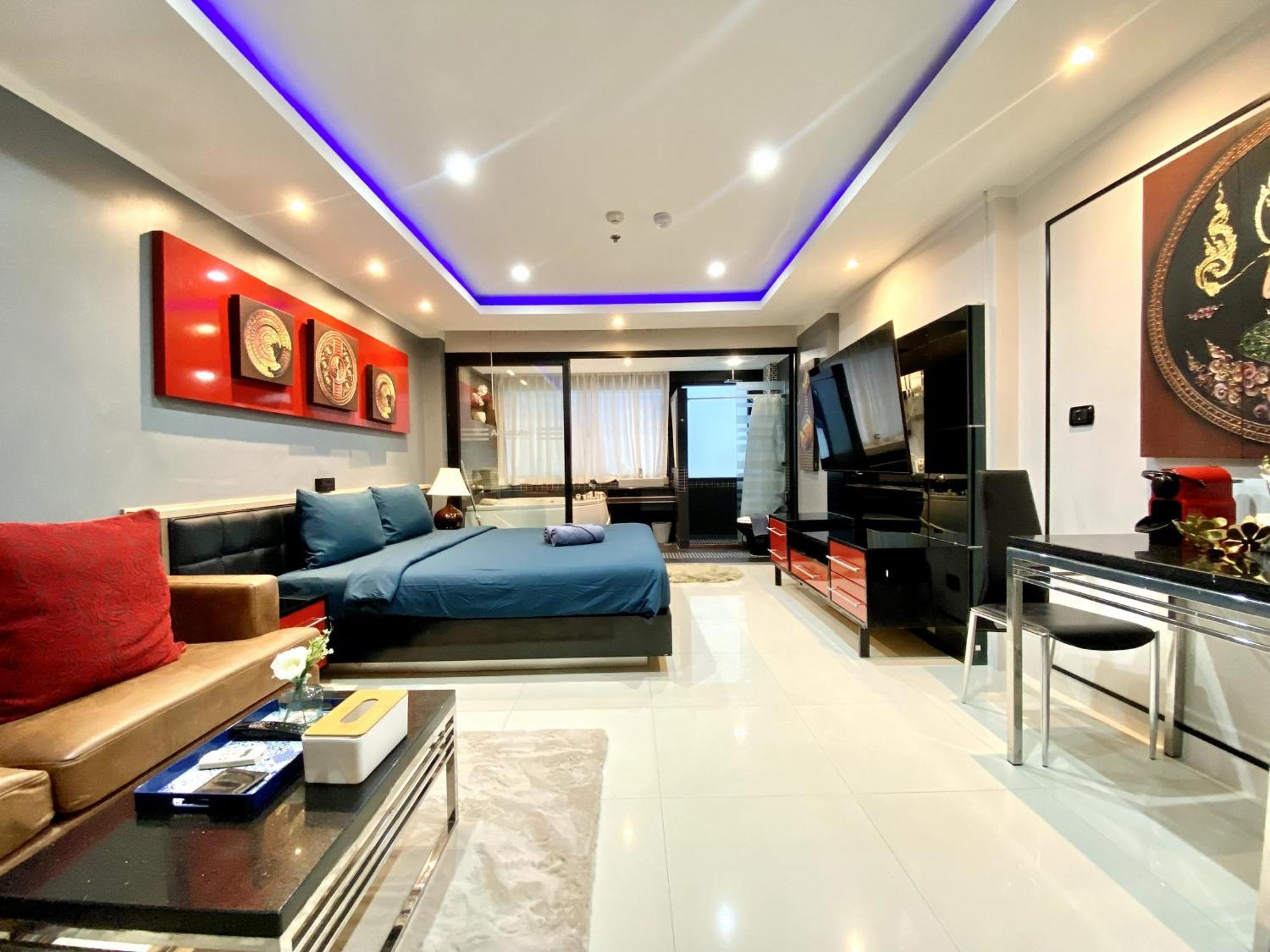 - - Absolute Bangla Unit Apartment Patong