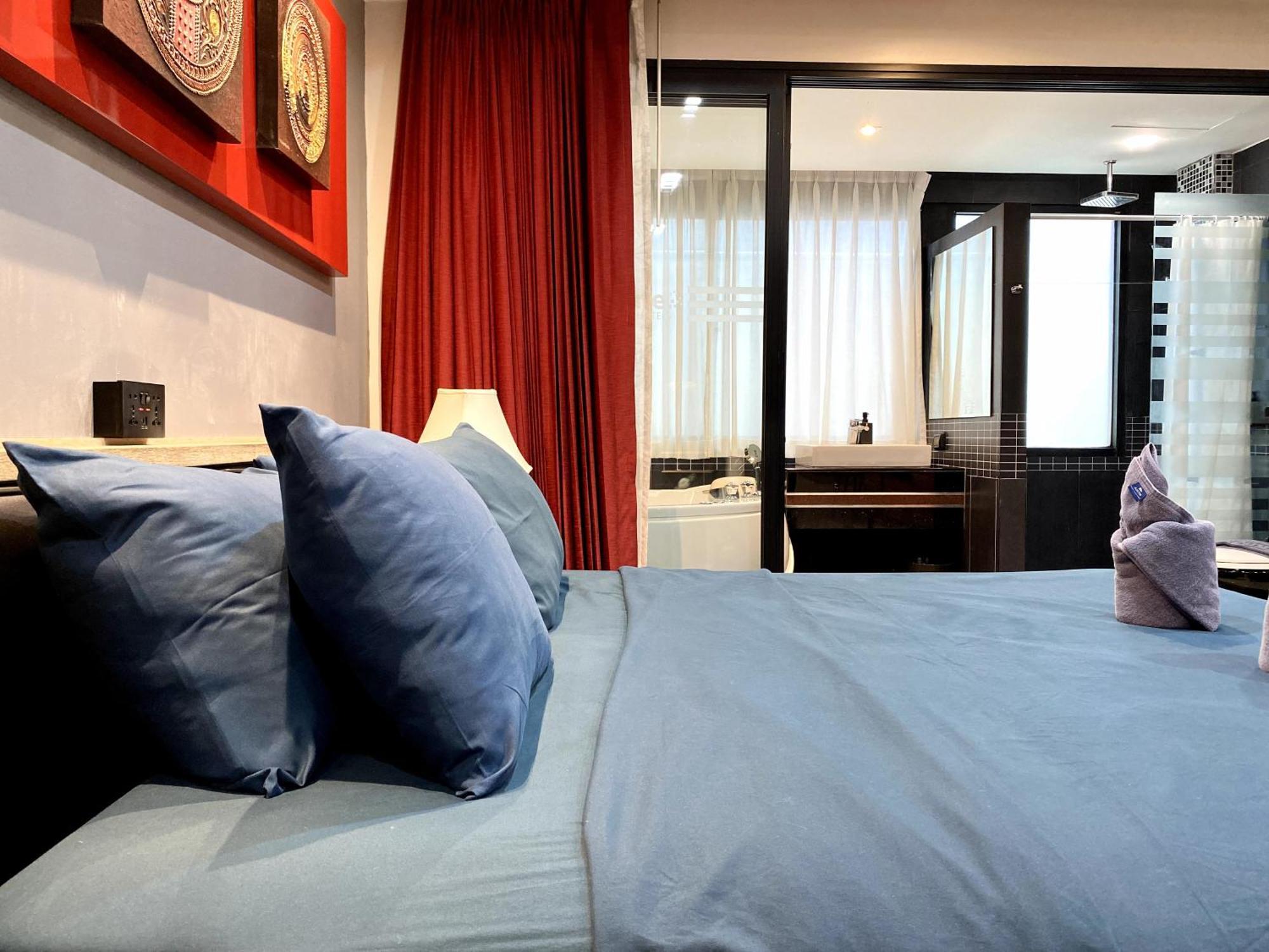 - - Absolute Bangla Unit Apartment Patong